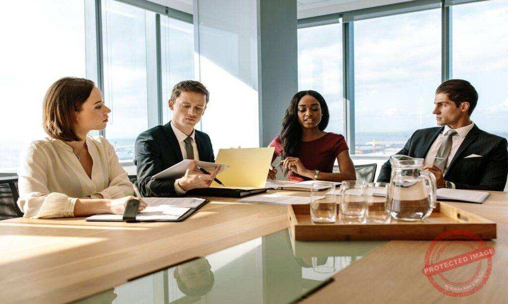 Spousal support lawyer discussing alimony and financial settlement case